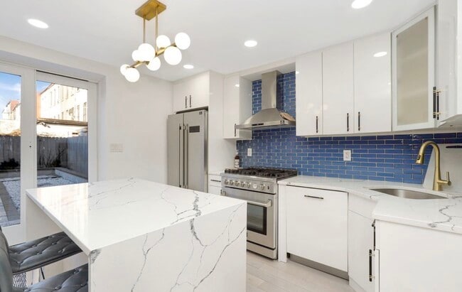 Large kitchen - 214 Patchen Ave Unit 1