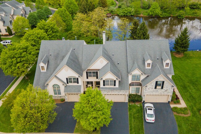 End-unit Carriage Home with a view of the pond - 43 Penn Crossing Dr Casa Adosada