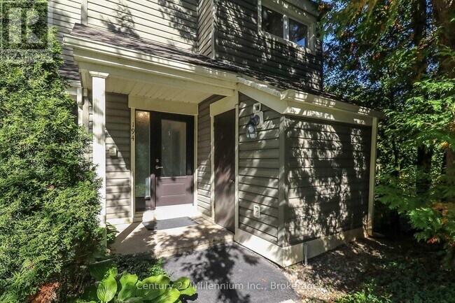 Photo - 194 Escarpment Crescent