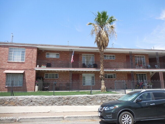 Building Photo - 701 W Yandell Dr Unit 5 Rental