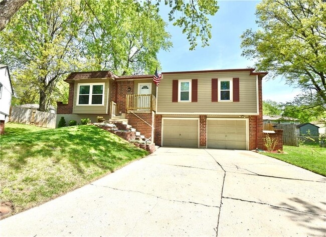 1013 NW Berkshire Dr