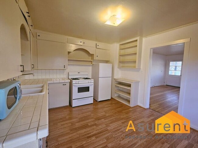 Photo - Cute cottage in the Rail Road district in ...