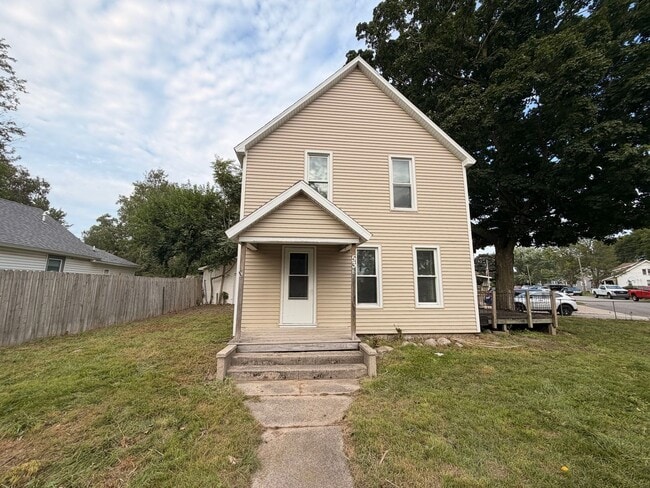 Building Photo - 53 Lamoreaux Dr NE