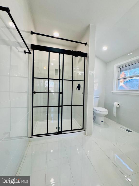 Photo - 552 Merchant St