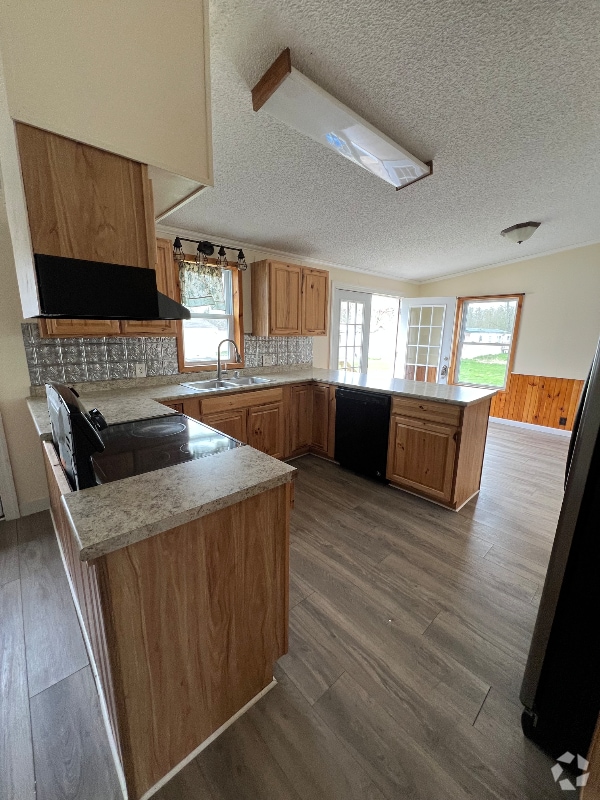 Building Photo - 28 2nd St Rental