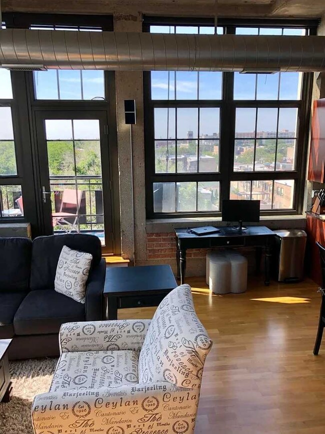 Photo - 3963 W Belmont Ave