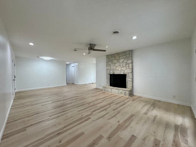 Photo - 1316 Graycreek Ln