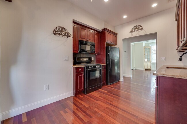 Photo - 880 Summit Ave Unit 2