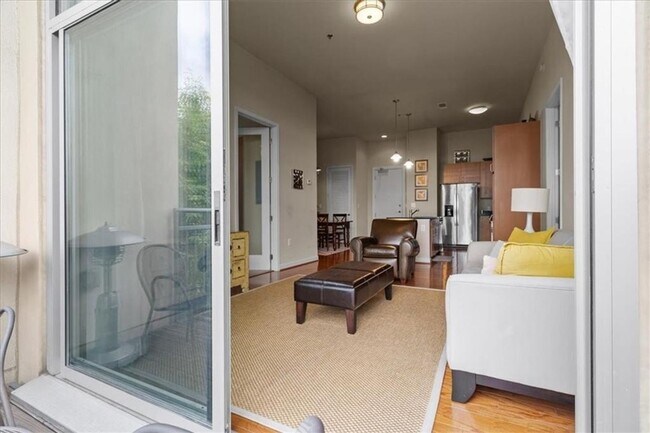 Photo - 711 Cosmopolitan Dr NE