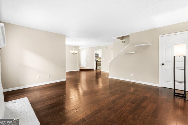 Photo - 651 Stratford Green Way