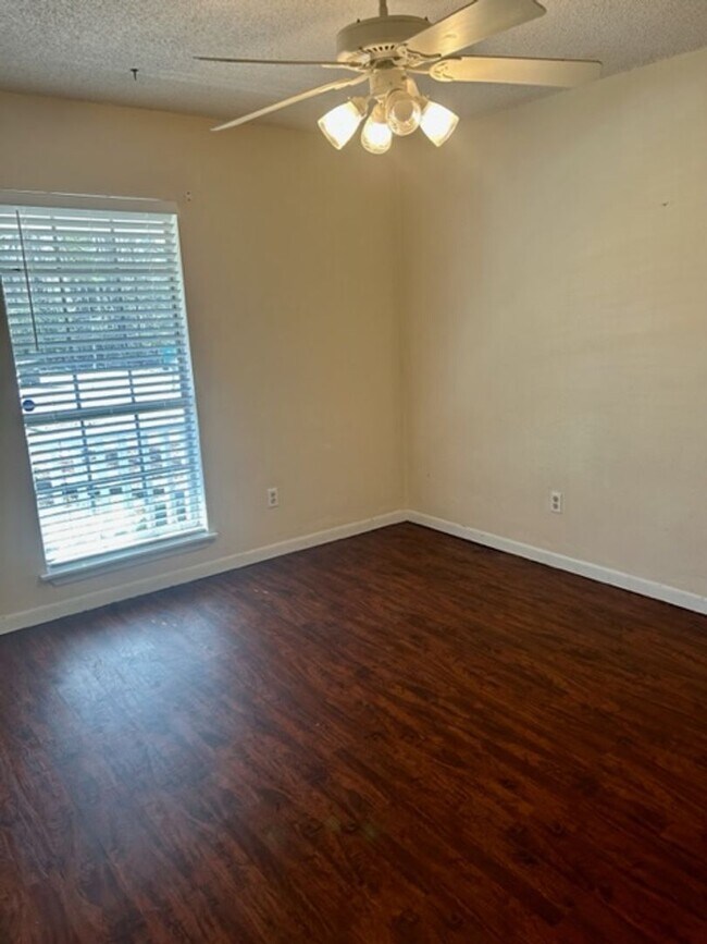 Photo - AVAILABLE NOW! *PET FRIENDLY*