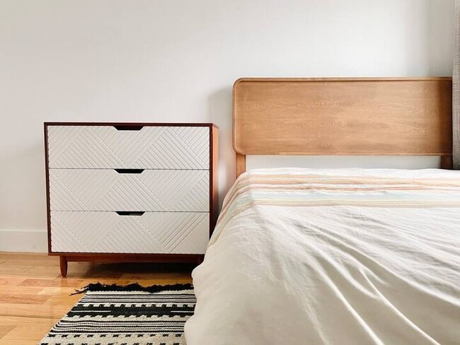 Photo - Furnished room/NOT APARTMENT Unit 3FL