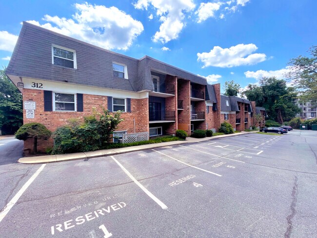 Building Photo - Cardinal Court Rental