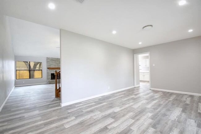 Photo - 14926 Eminence