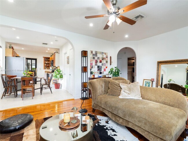 Photo - 337 NW 47th St