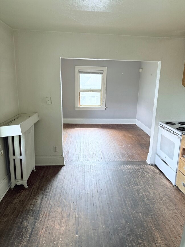 Building Photo - 430 E. Jefferson Street Unit Jefferson 3 Rental