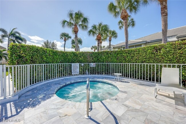 Building Photo - 4240 Lake Forest Dr Unit 423