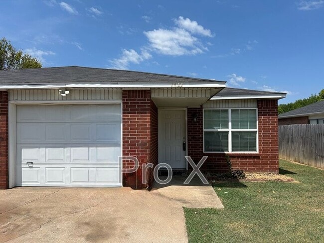 Building Photo - 1433 N Dawn Dr