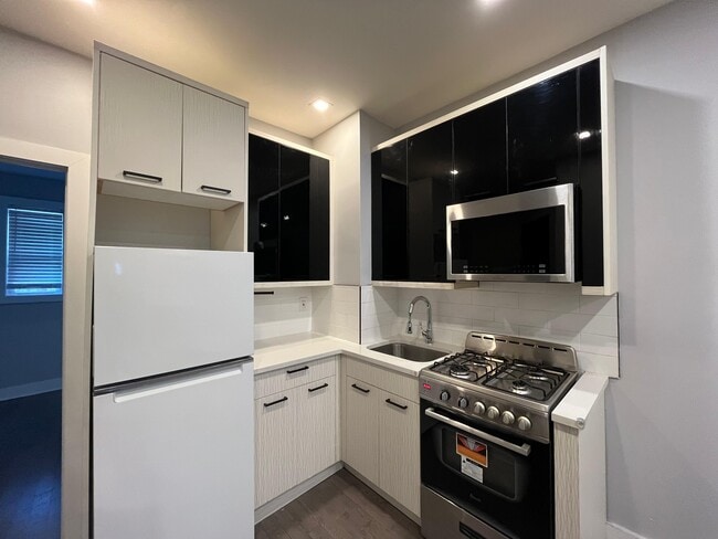 Building Photo - 60 Jordan Ave Unit 2R