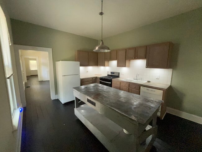 Photo - 222 W 2nd Ave