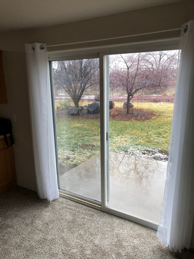 Photo - 601 NE Sandstone Ct