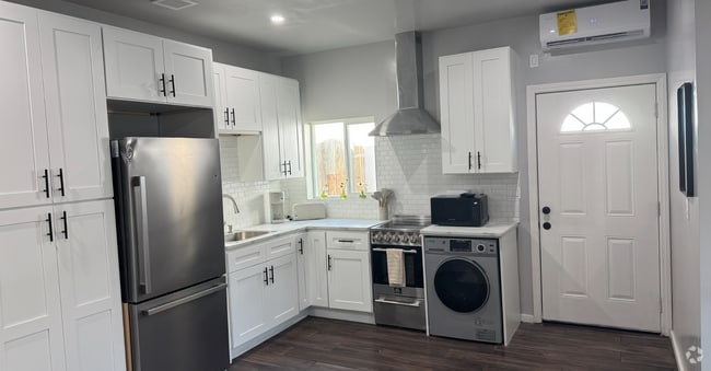 Building Photo - 16919 Hartland St Rental