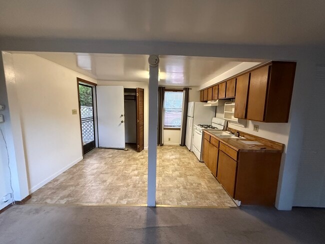 Kitchen/entryway - 7812 Lynch Rd Apartment Unit Sebastopol Studio