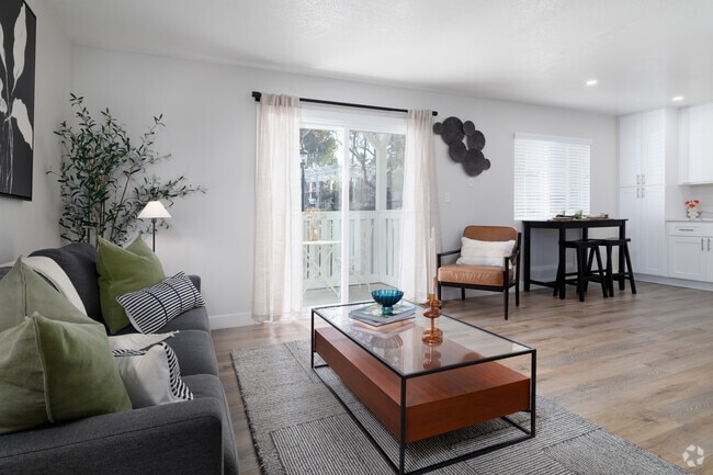 2BR, 2BA - 866SF - Living Room/Dining Area