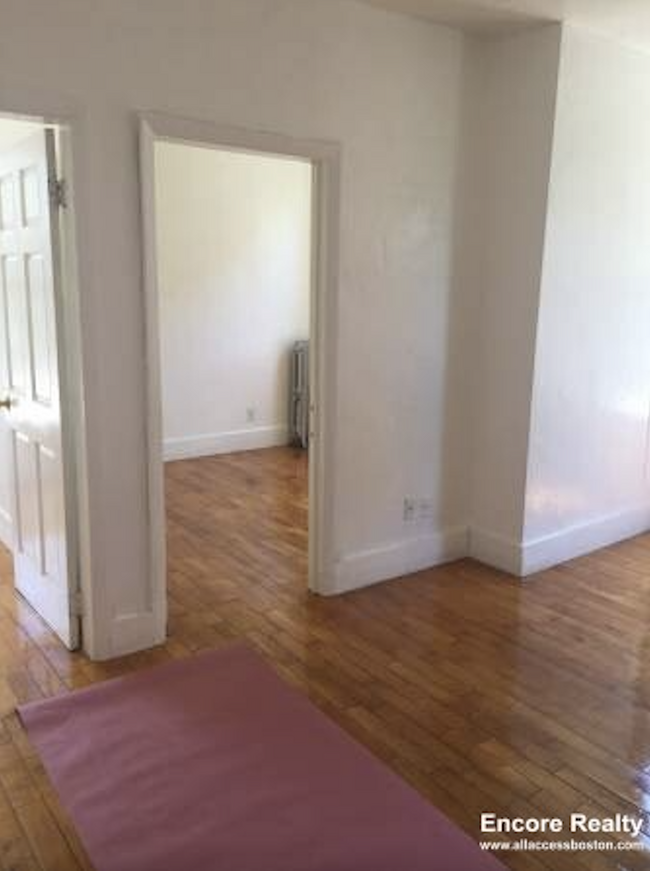Building Photo - 4 Adella Pl Unit 2 Rental