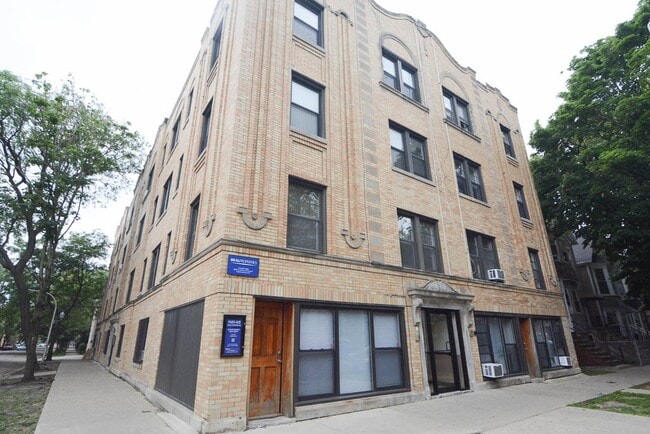 Photo - 1121 W Wellington Ave Unit J07P
