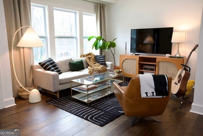 Photo - 1718 Line St