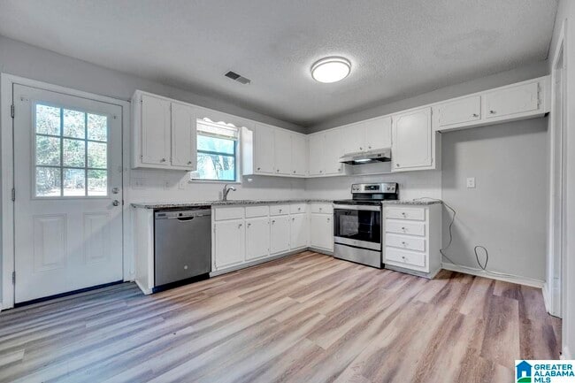 Photo - 5530 St James St