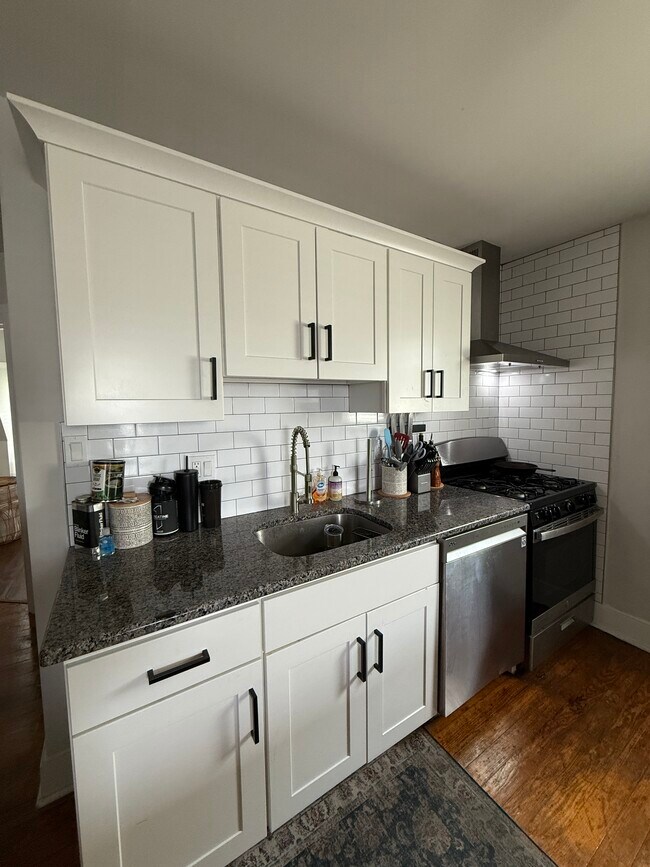 Photo - 319 Green Ln Unidad #3