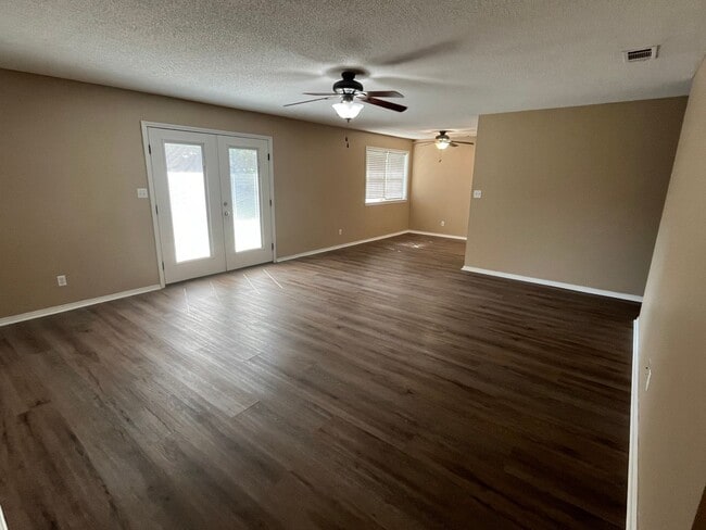 Photo - 2005 S Tampa Ave