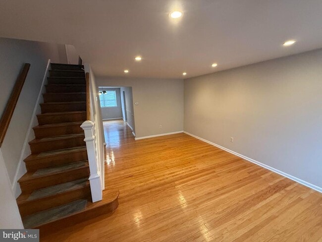 Photo - 320 Ripka St