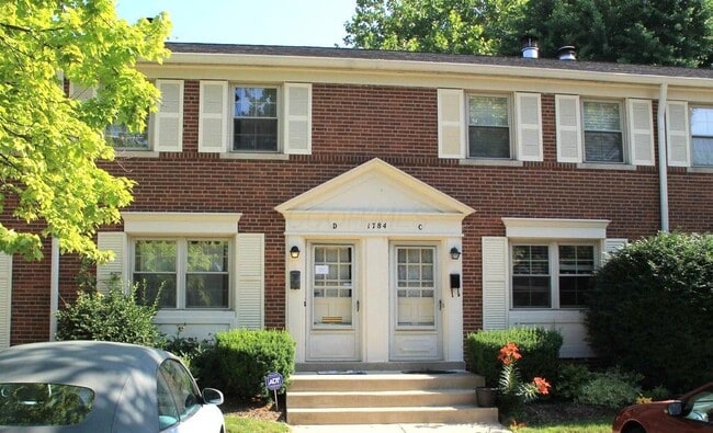 Building Photo - 1784 Kings Ct Unit D Rental