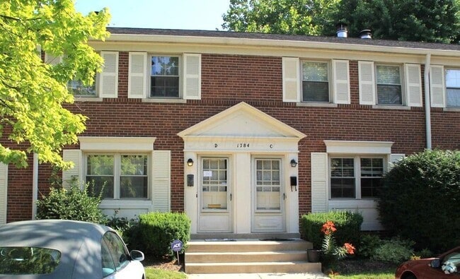 Building Photo - 1784 Kings Ct Unit D Rental