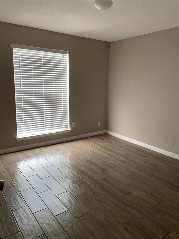 5625 Antoine Dr Unit 202