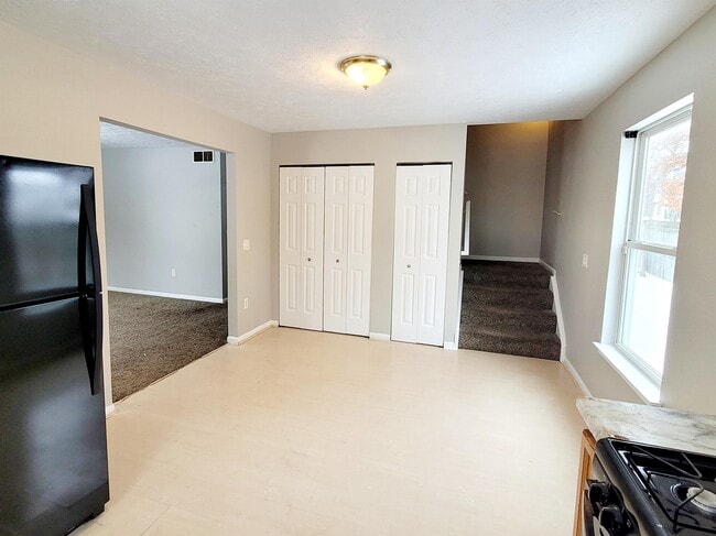 Photo - 730 Bates St SE