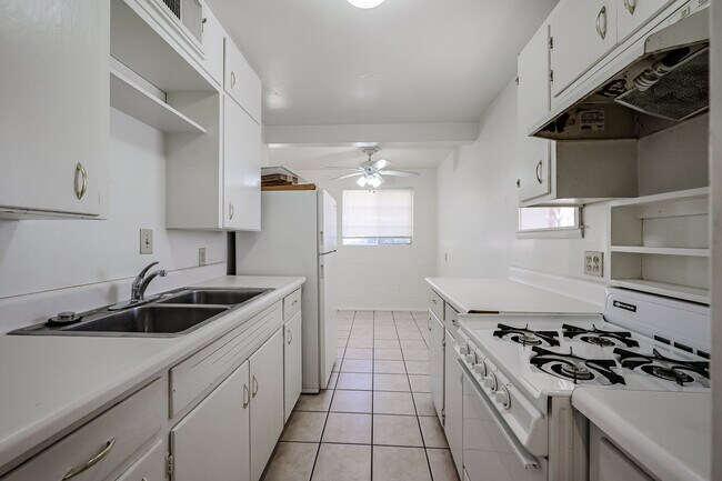 Photo - 4608 N 10th Pl