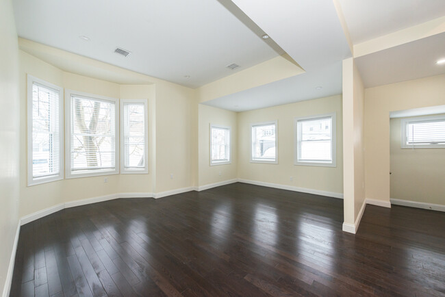 Building Photo - 10 Marion St Rental