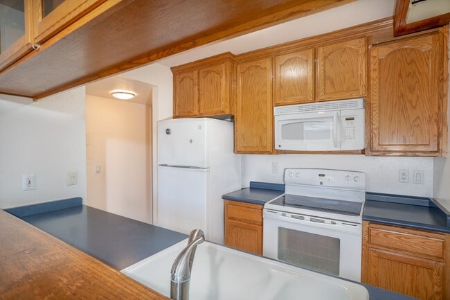 Photo - 2 Bedroom Condo For Rent