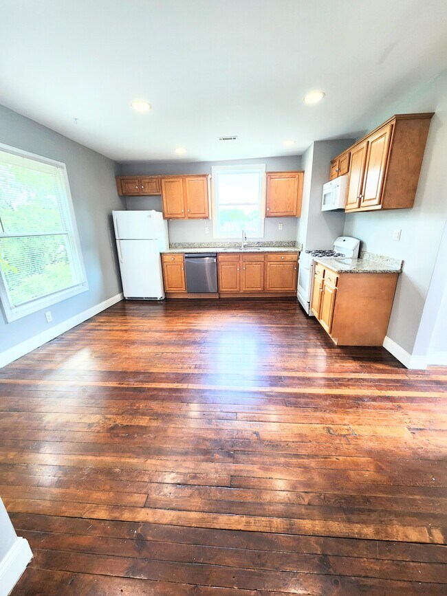Photo - 736 Clarissa St Unit 2