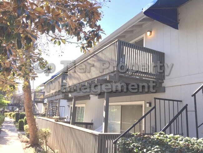 Very nice upper unit 2 Bd/1 Ba, 1039sf con... - Very nice upper unit 2 Bd/1 Ba, 1039sf con... House