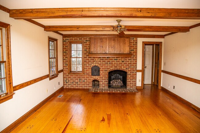 Photo - 1033 Hobbs Rd