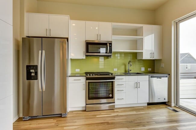 Photo - Beautiful 3 bed 2 bath with high end finishes.