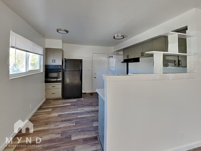 Photo - 230 Burns St