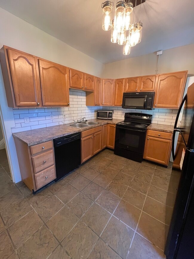 Kitchen - 400 Chittenden Ave Unit 400