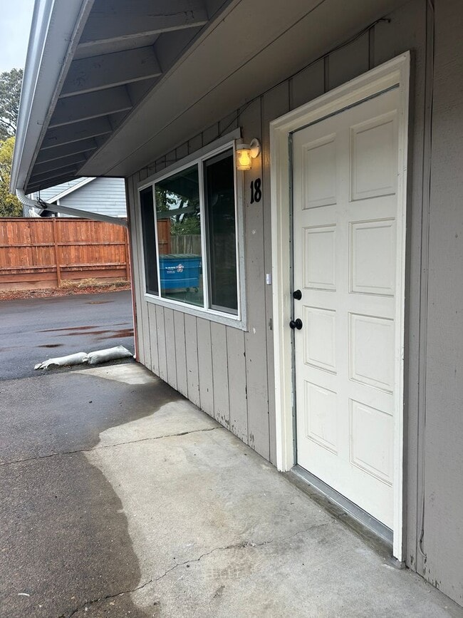 Photo - (906) Pioneer Street - 1 Bedroom / 1 Bathroom Unit 18