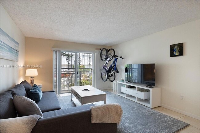 Photo - 855 Euclid Ave Unidad 10X